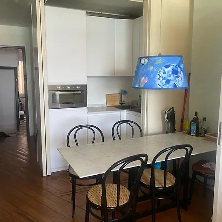 Azzurra, Sulla Calata Di Appartement *