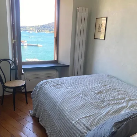 Azzurra, Sulla Calata Di Appartement *
