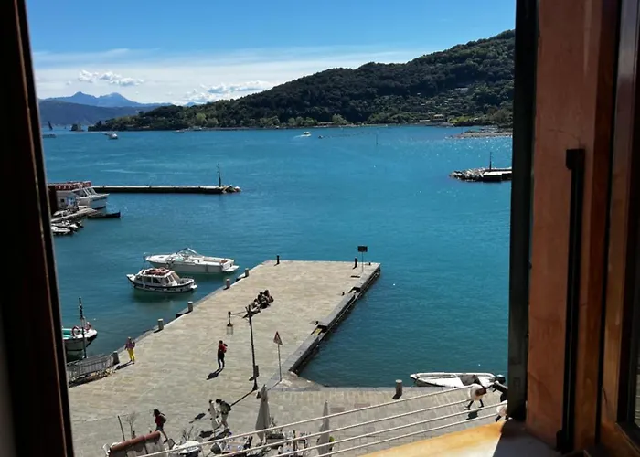 Azzurra, Sulla Calata Di Appartement *