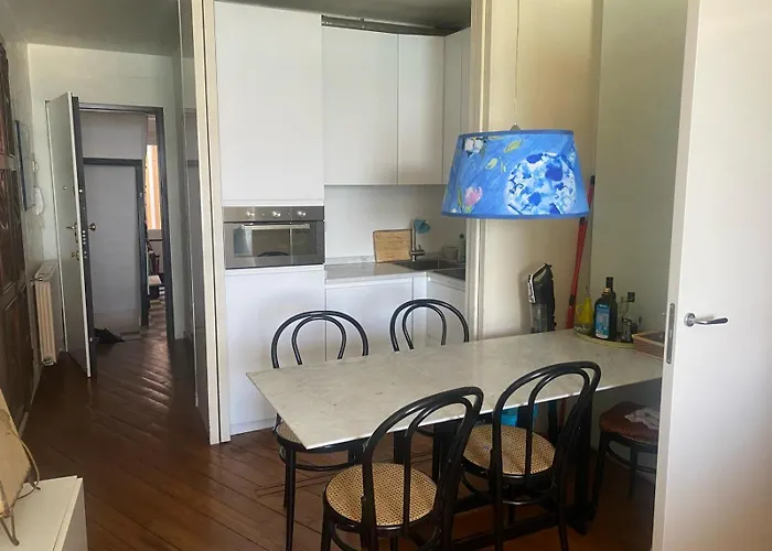 Azzurra, Sulla Calata Di Appartement *